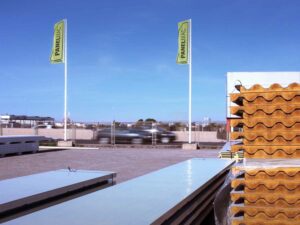 PANEL SÁNDWICH EN CASTELLÓN. Material de ocasión en stock. Venta de Panel Sándwich y chapa perfilada con todos sus accesorios y rematería.