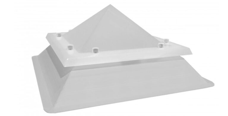 Claraboyas piramidal con zócalo inclinado en Castellón. Para techos de naves industriales o tejados en viviendas. Lucernarios. Translúcidos de policarbonato compacto, panel sándwich, celular y poliéster. Claraboyas. ficha técnica